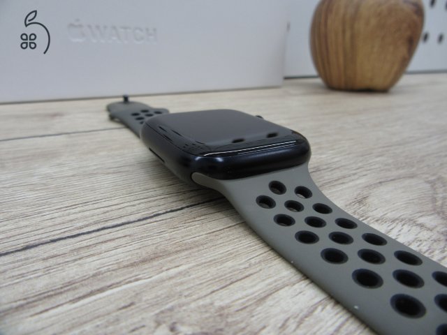 Apple Watch 8 - 45 mm - Használt, szép állapot