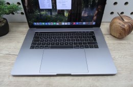 Apple Retina Macbook Pro 15 CTO - 2019 - Használt, szép állapot