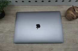 Apple Retina Macbook Pro 15 CTO - 2019 - Használt, szép állapot