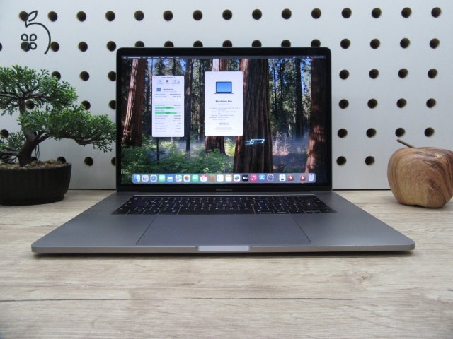 Apple Retina Macbook Pro 15 CTO - 2019 - Használt, karcmentes