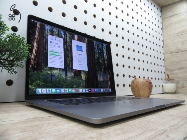 Apple Retina Macbook Pro 15 CTO - 2019 - Használt, karcmentes