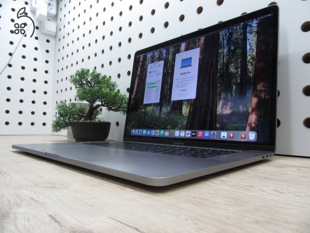 Apple Retina Macbook Pro 15 CTO - 2019 - Használt, karcmentes