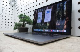 Apple Retina Macbook Pro 15 CTO - 2019 - Használt, karcmentes