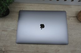 Apple Retina Macbook Pro 15 CTO - 2019 - Használt, karcmentes