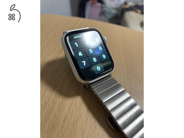 Appla Watch 4   44mm + 8db Szíj