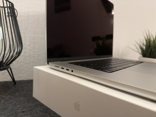 MacBook Pro M3 Pro 2023/16