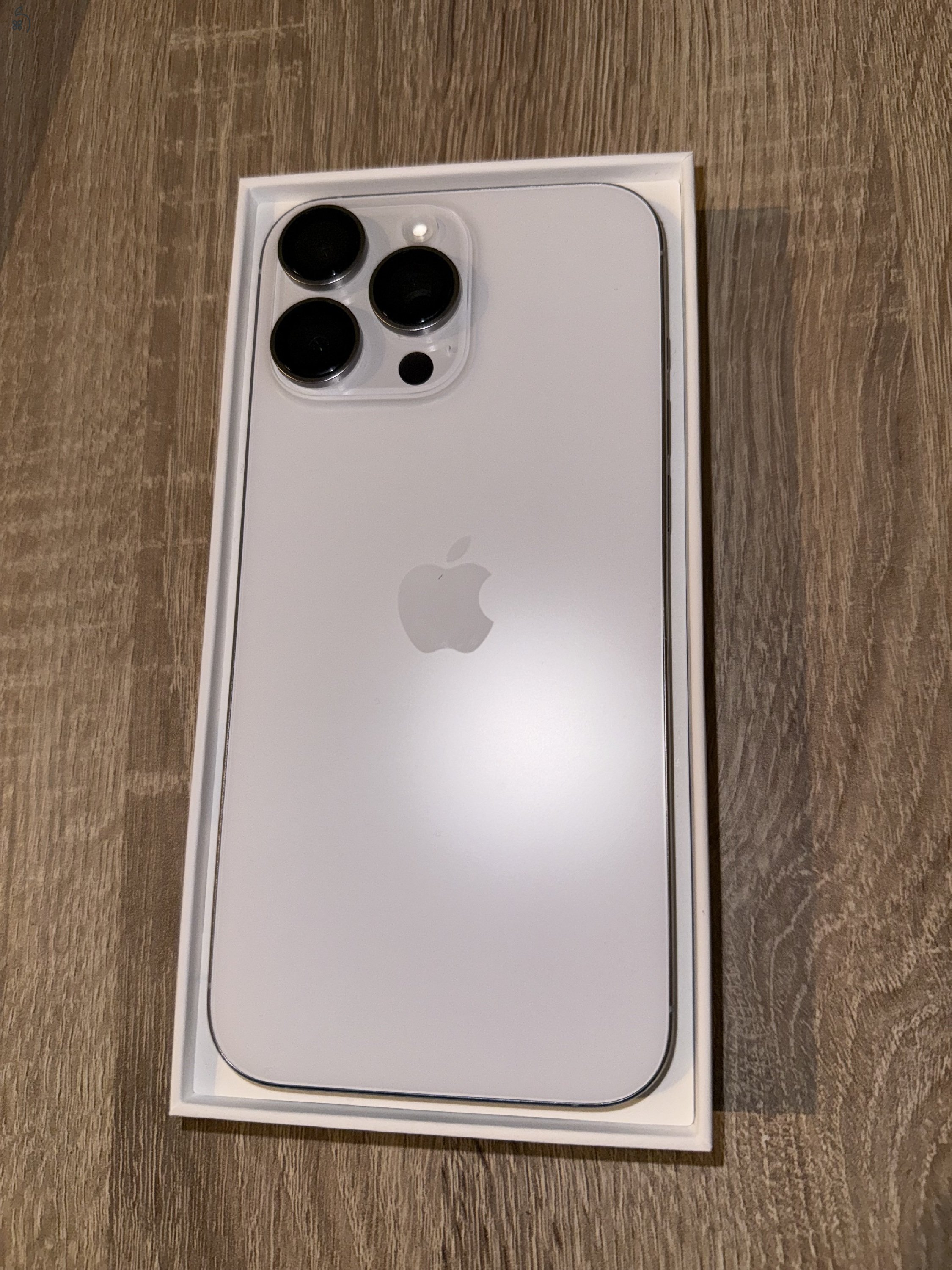 iPhone 16 Pro Max 256 Gb karcmentes, alig használt telefon