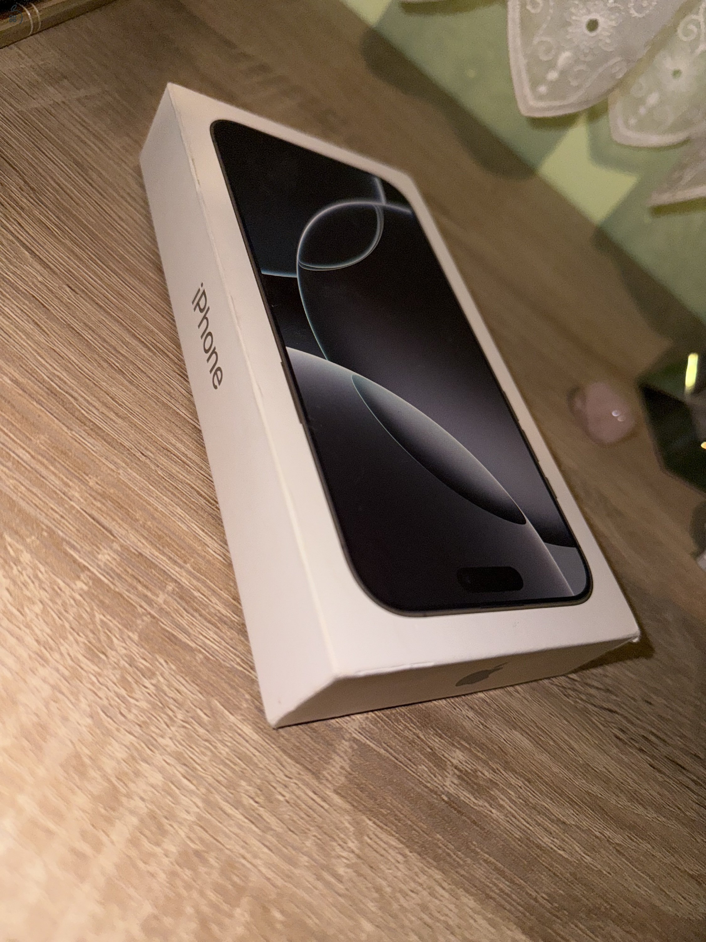 iPhone 16 Pro Max 256 Gb karcmentes, alig használt telefon