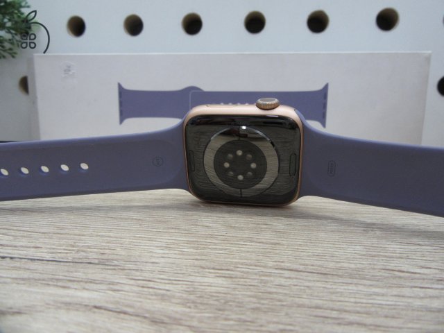 Apple Watch 6 - 44 mm - Használt, megkímélt