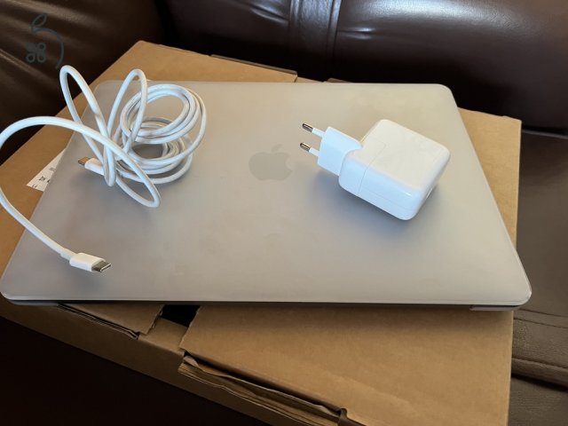 M1 Macbook Air, 8G RAM, 256G SSD