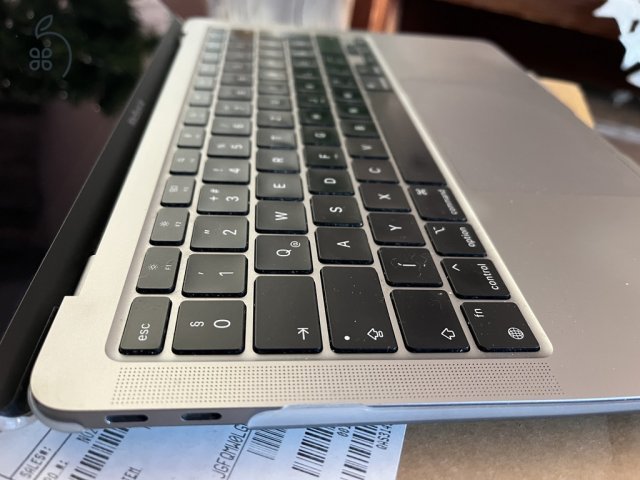 M1 Macbook Air, 8G RAM, 256G SSD