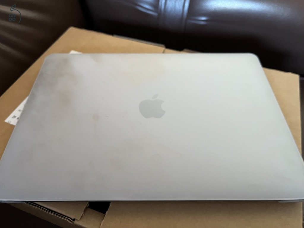 M1 Macbook Air, 8G RAM, 256G SSD