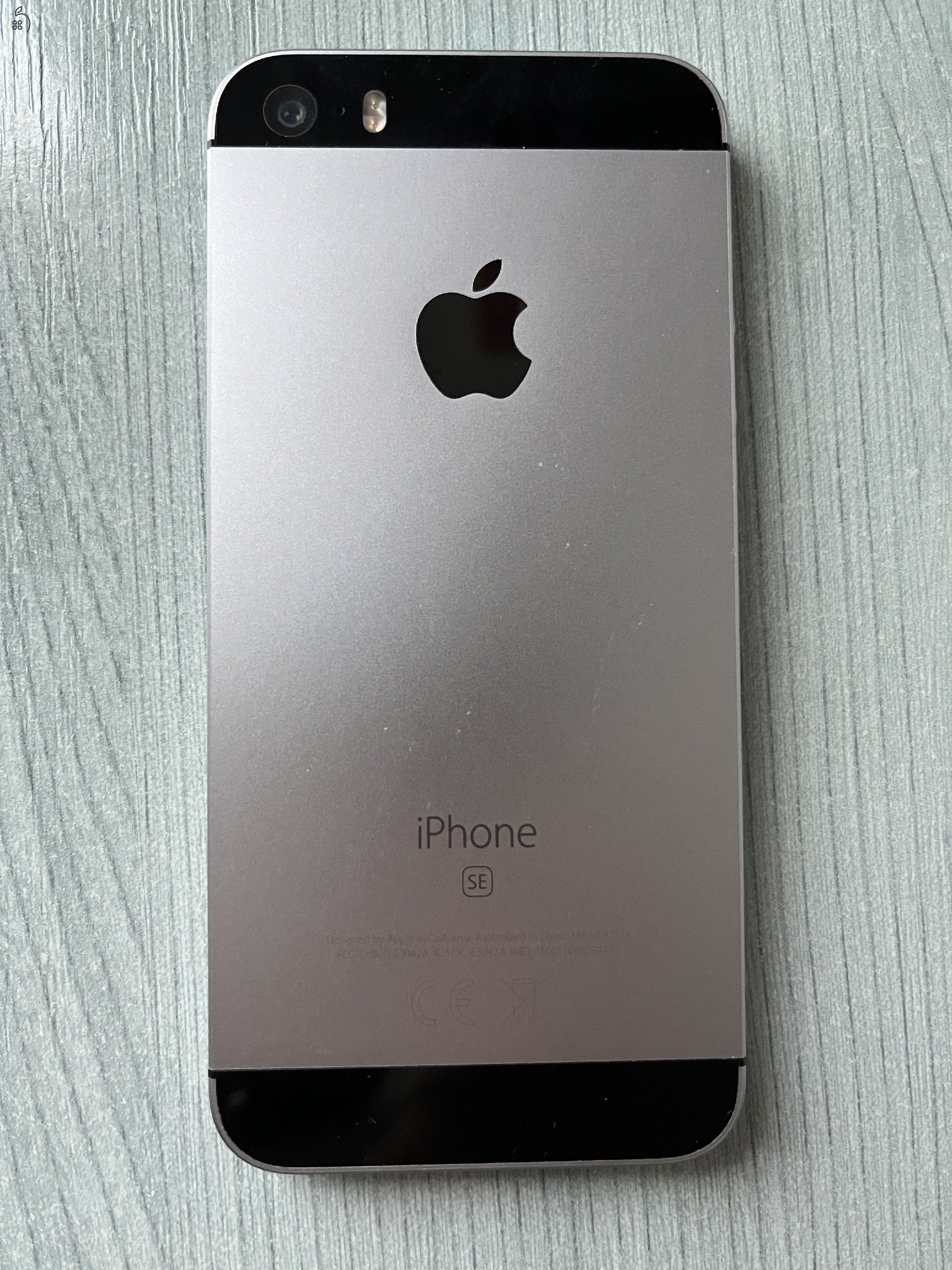 iPhone SE (1.gen.) 128 GB !, karcmentes, működése top-on mindenben