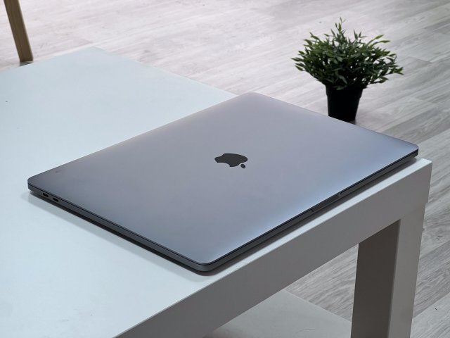 MacBook Pro 2017 15 256GB 2 ÉV Garanciával Számlával