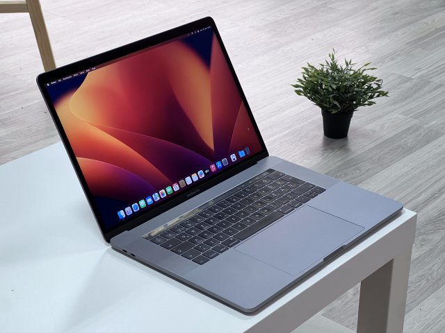 MacBook Pro 2017 15 256GB 2 ÉV Garanciával Számlával