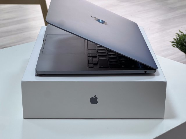 Hibátlan MacBook Pro 2020 13 M1 256GB 2 ÉV Garanciával Számlával Aksi 97%