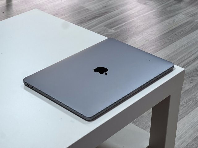 MacBook Pro 2017 13 256GB 2 ÉV Garanciával Számlával