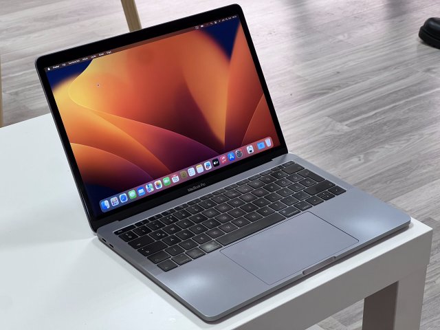 MacBook Pro 2017 13 256GB 2 ÉV Garanciával Számlával