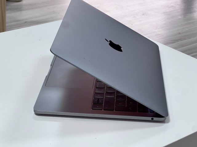 MacBook Pro 2017 13 256GB 2 ÉV Garanciával Számlával