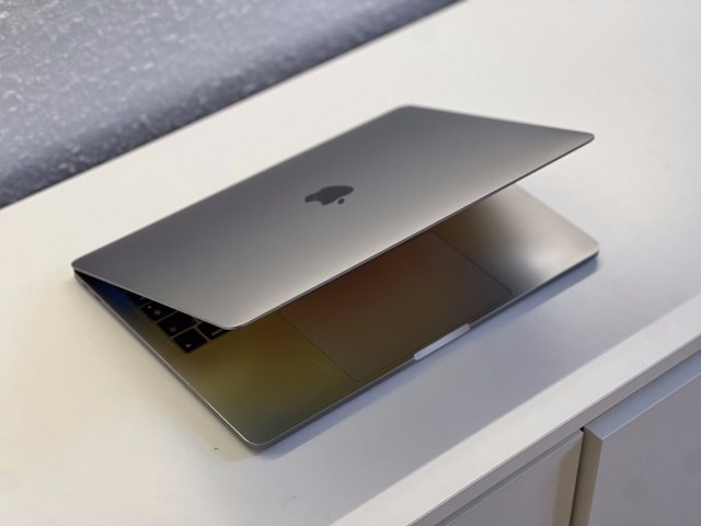 MacBook Pro 2017 13 256GB 2 ÉV Garanciával Számlával Aksi 100%