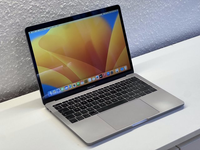 MacBook Pro 2017 13 256GB 2 ÉV Garanciával Számlával Aksi 100%