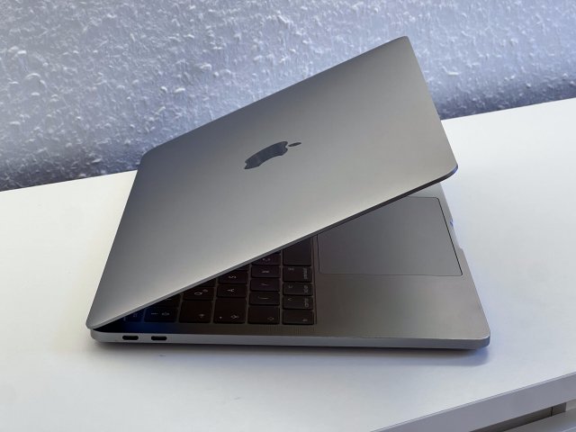MacBook Pro 2017 13 256GB 2 ÉV Garanciával Számlával Aksi 100%