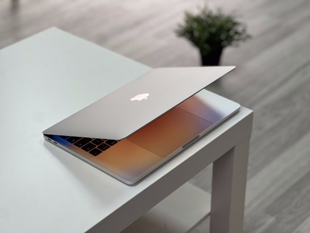 Hibátlan MacBook Pro 2017 13 128GB 2 ÉV Garanciával Számlával