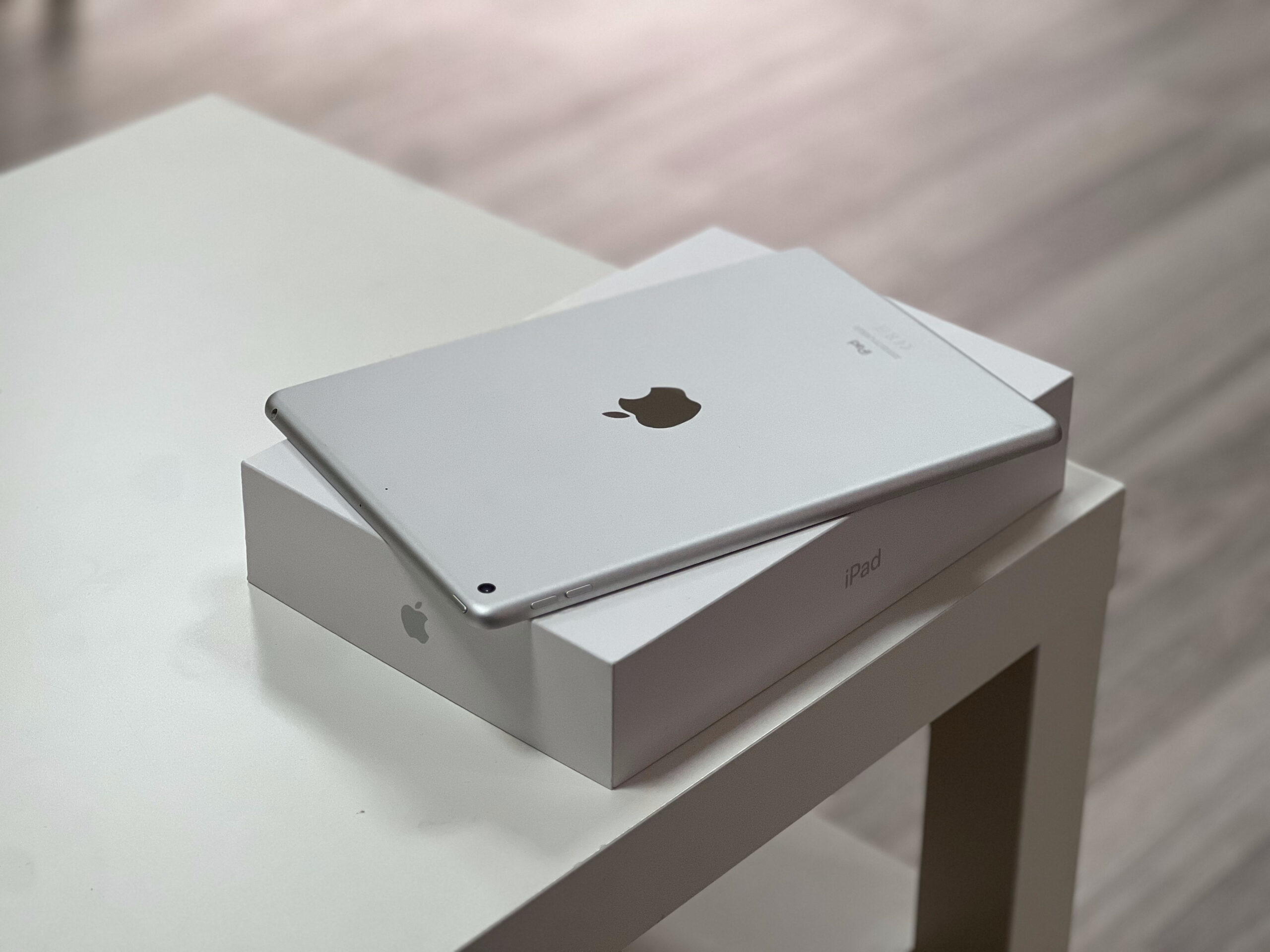 Hibátlan iPad 8th Generáció Silver 128GB 2 Év Garanciával Számlával