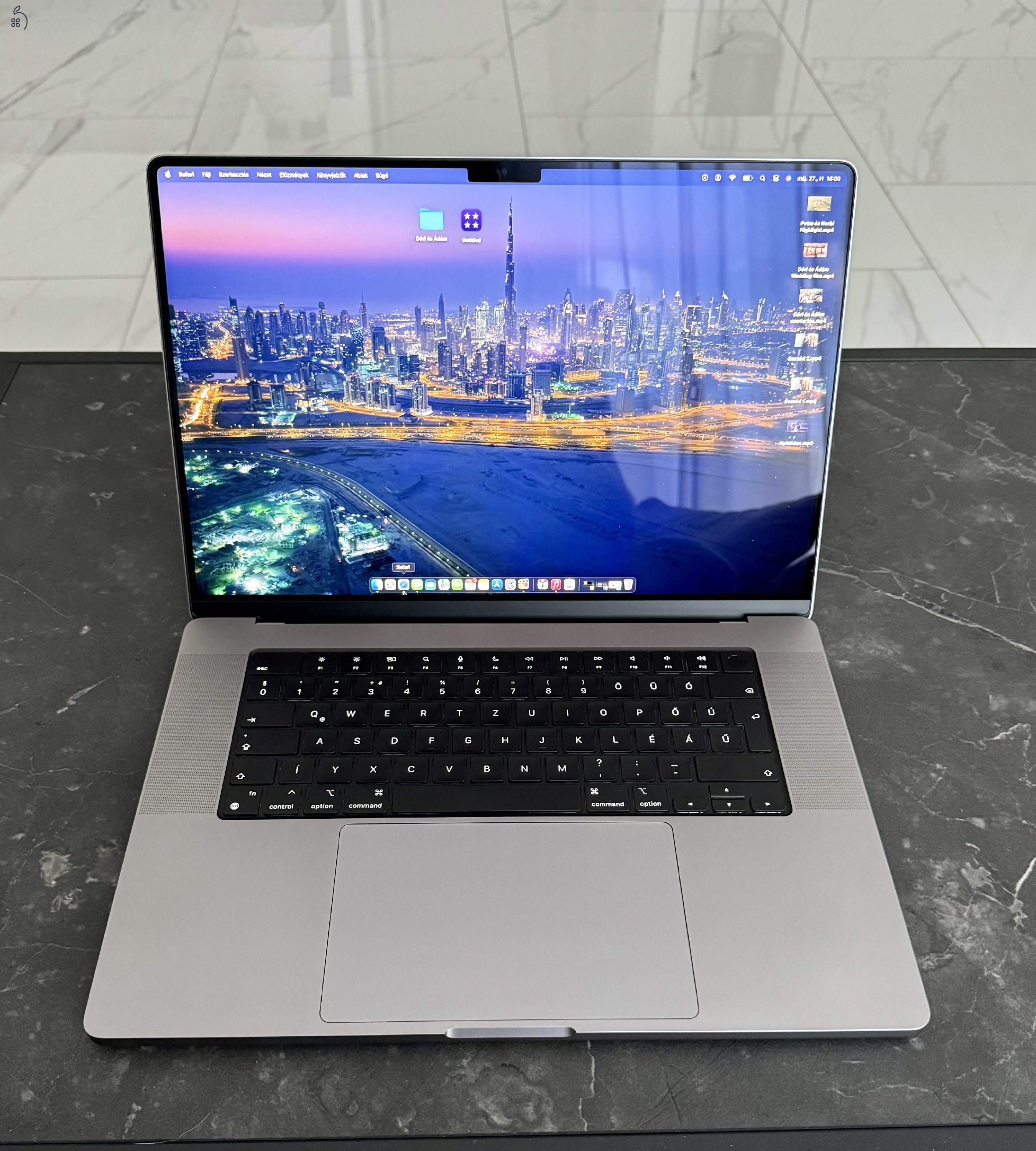 Eladó hibátlan állapotú MacBook Pro M1 max 96%-os akku!