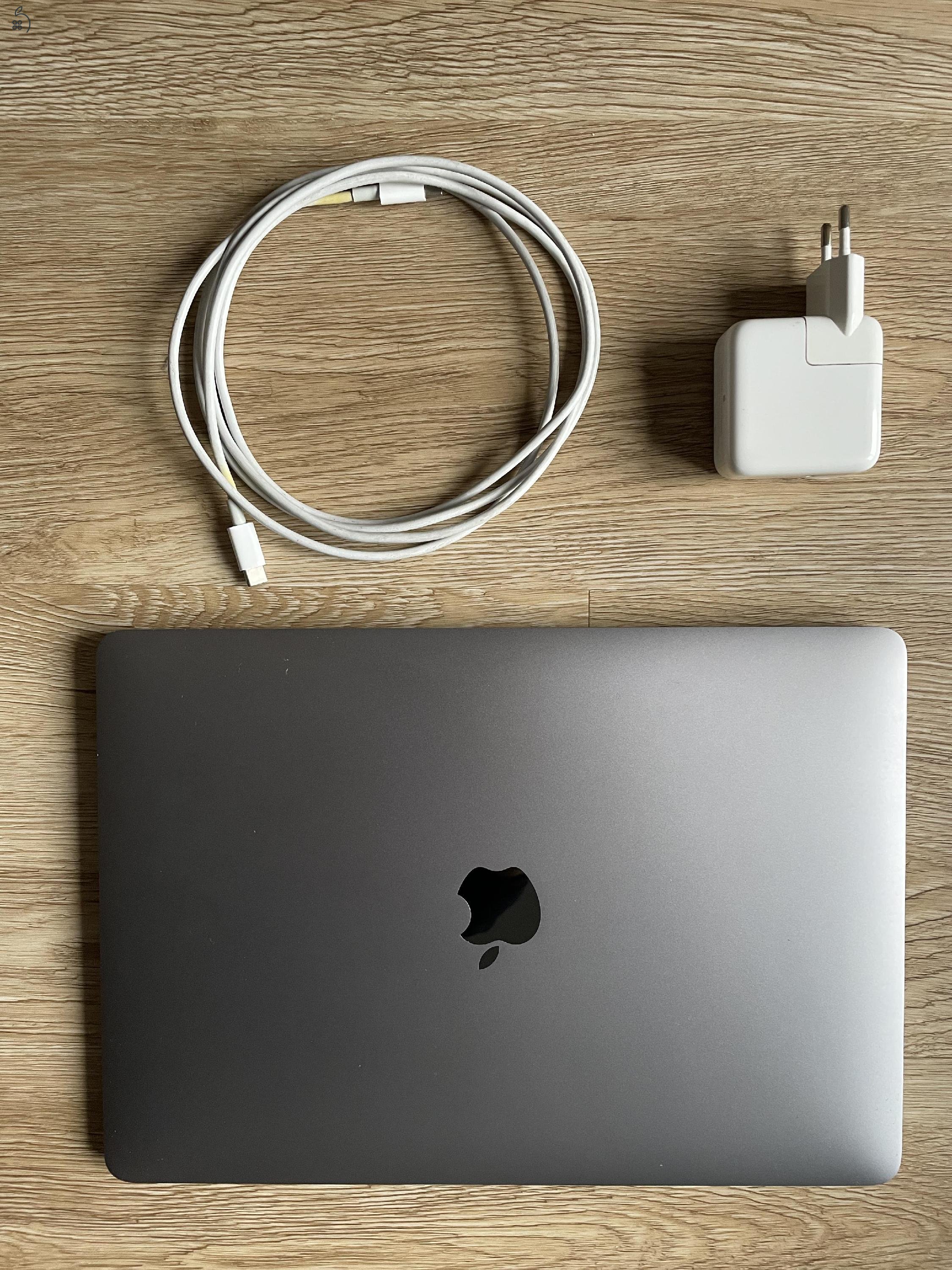 Eladó 2019-es MacBook Air, 128 GB SSD, 8 GB RAM