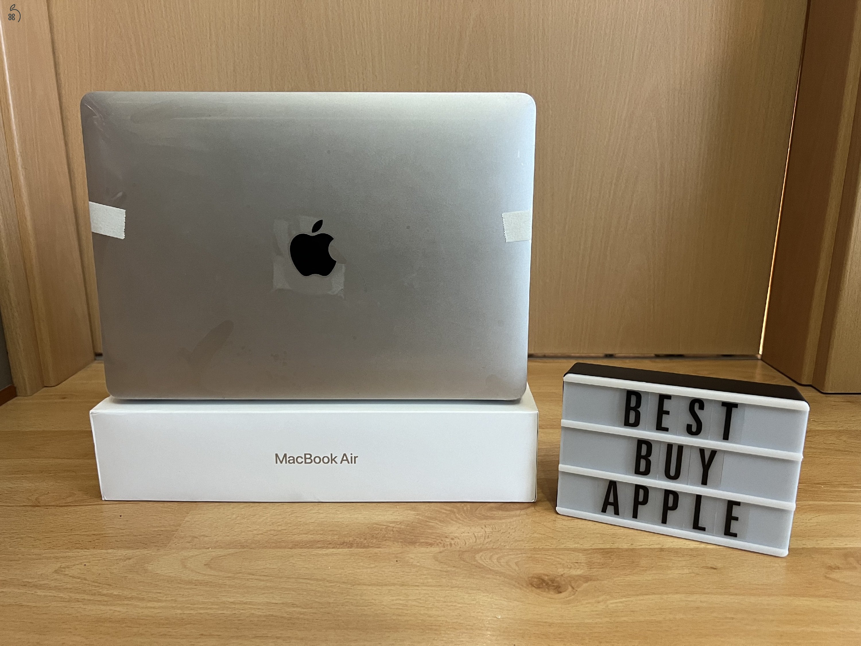 2020 MacBook Air M1 / 8GB / 256GB SSD / Magyar / Silver / 99% Aksi / Új Kijelzővel / Eladó ! ! !