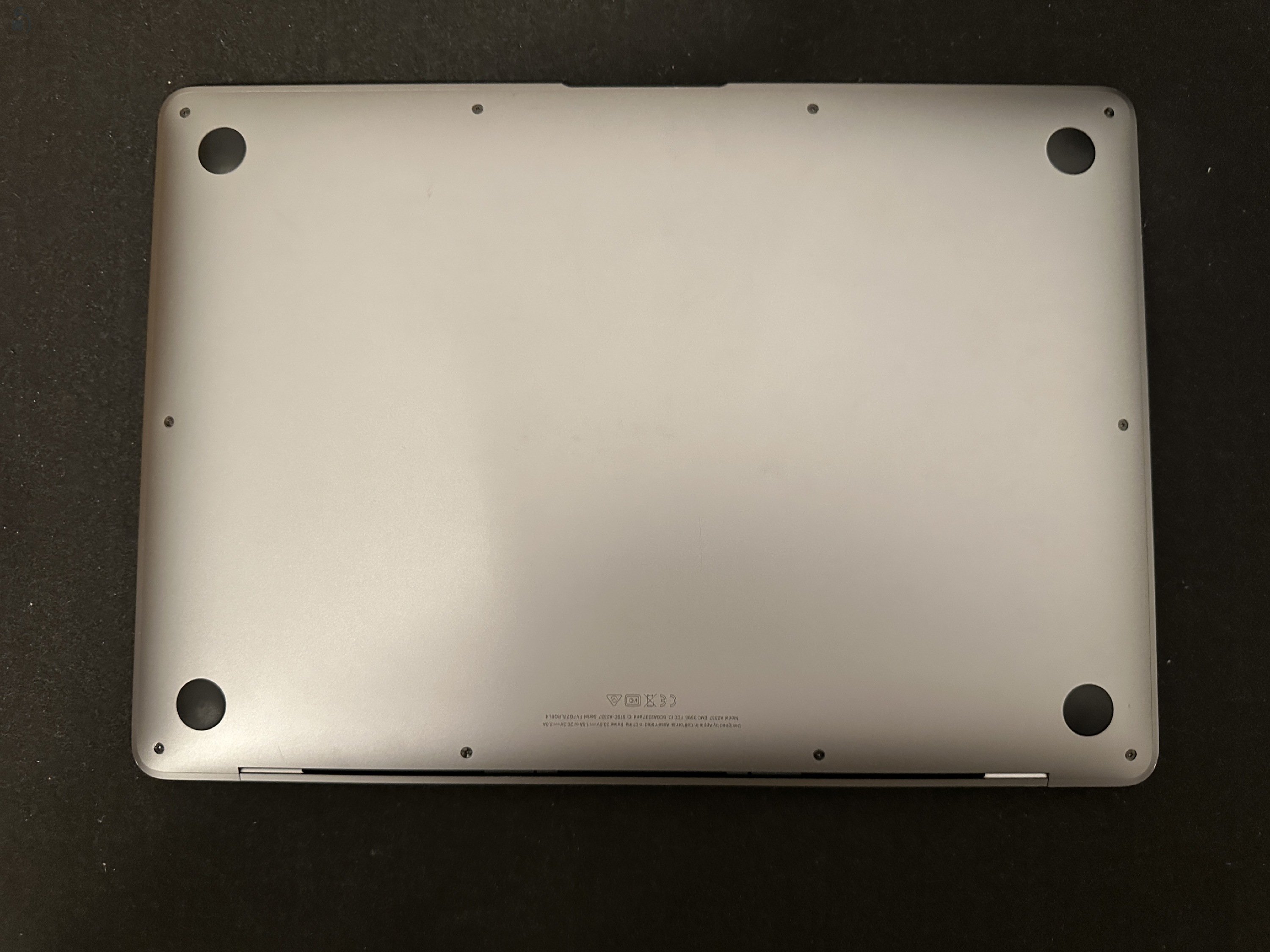 2020 MacBook Air M1 / 8GB / 256GB SSD