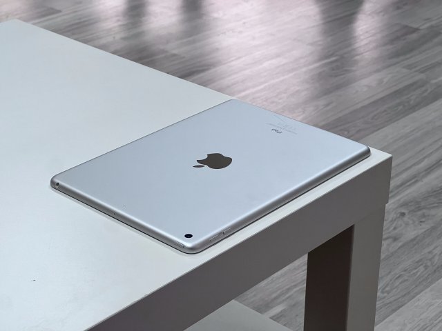 iPad 6th Generáció Silver 32GB 2 Év Garanciával Számlával Aksi 91%