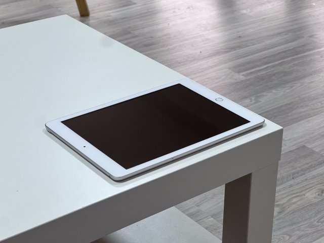 iPad 6th Generáció Silver 32GB 2 Év Garanciával Számlával Aksi 91%