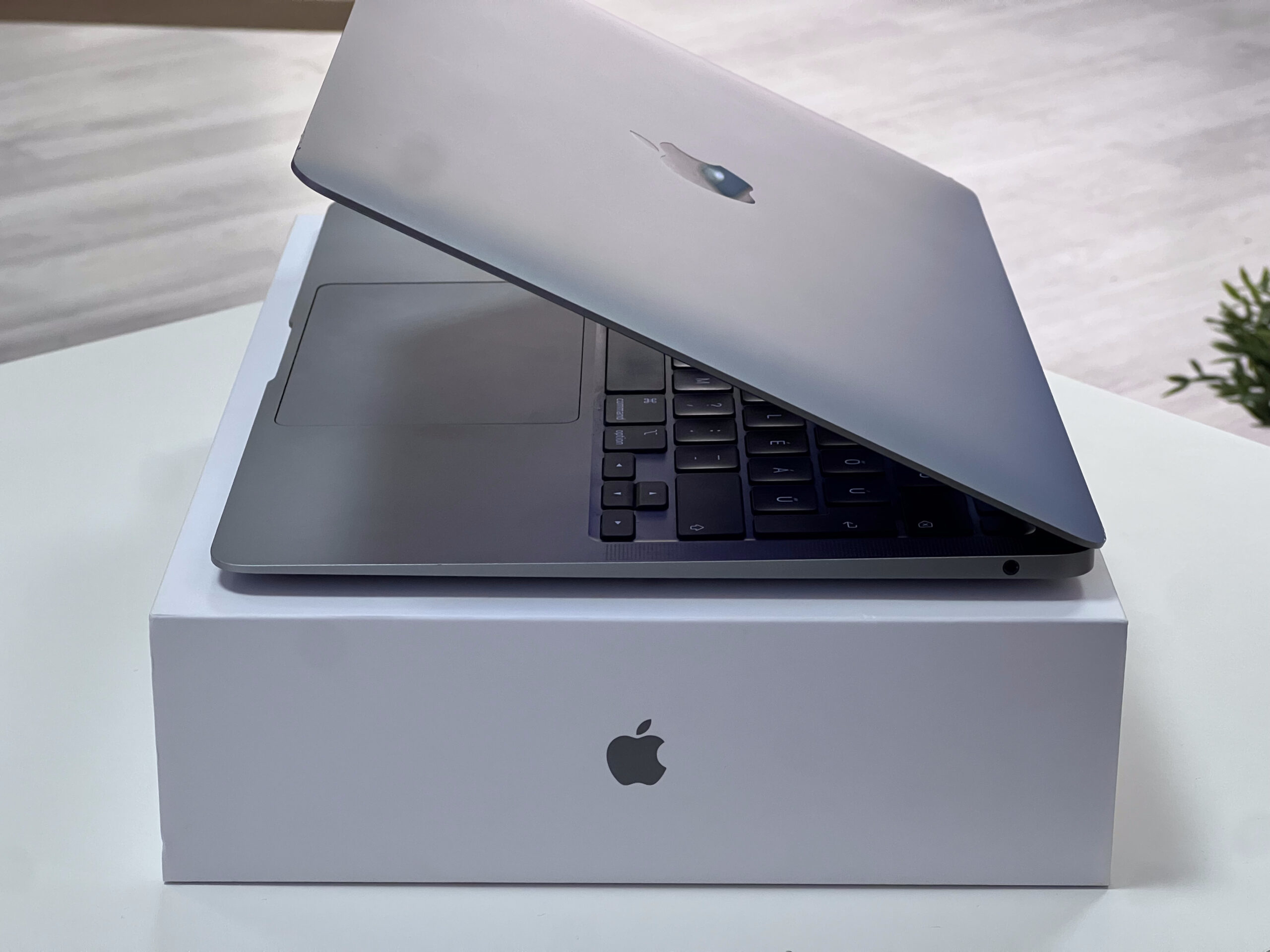 MacBook Air 2020 13 M1 256GB 2 ÉV Garanciával Számlával Aksi 91%