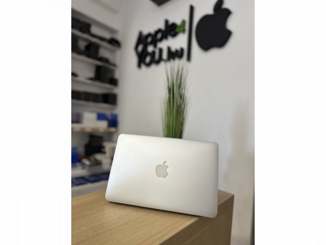 Apple MacBook Air 13″ 2015 Silver Használt