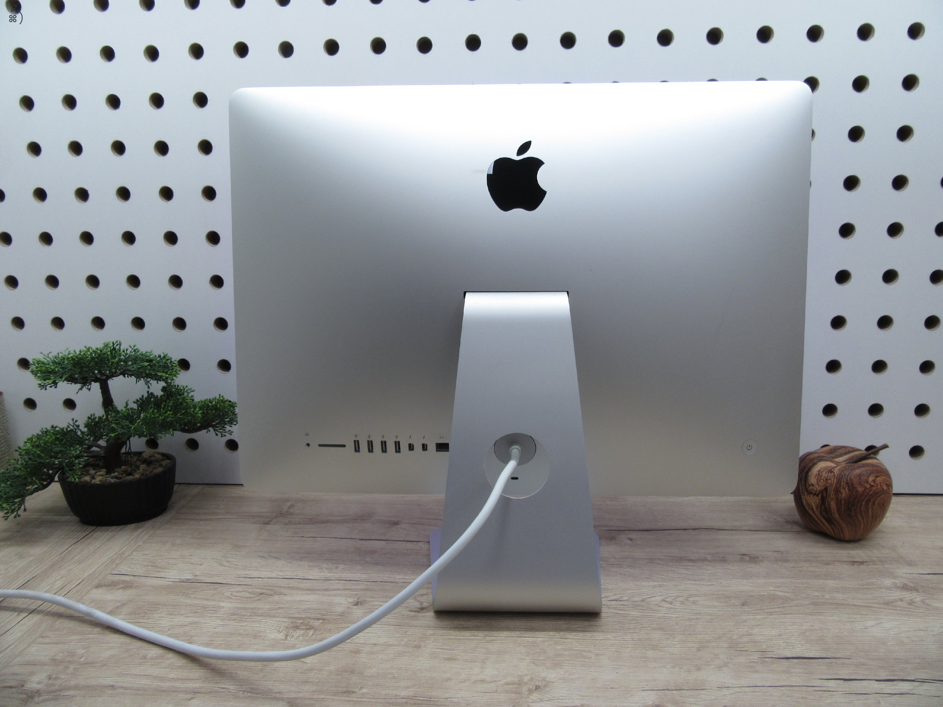 Apple iMac 21,5 4K - 2015 vége - Használt, karcmentes