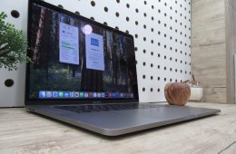 Apple Retina Macbook Pro 15 - 2018 - Használt, megkímélt