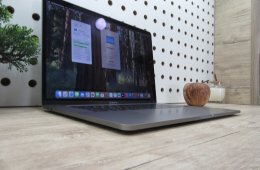 Apple Retina Macbook Pro 15 - 2018 - Használt, megkímélt