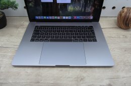 Apple Retina Macbook Pro 15 - 2018 - Használt, megkímélt állapot