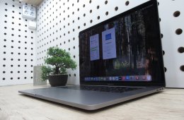 Apple Retina Macbook Pro 15 - 2018 - Használt, megkímélt állapot