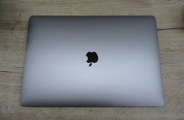 Apple Retina Macbook Pro 15 - 2018 - Használt, megkímélt állapot