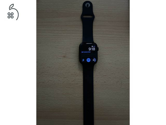 Apple Watch Series 8 GPS 45mm éjfekete alumíniumtok, éjfekete sportszíj 