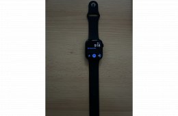 Apple Watch Series 8 GPS 45mm éjfekete alumíniumtok, éjfekete sportszíj 