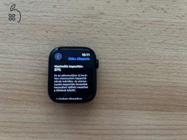 Apple Watch Series 8 GPS 45mm éjfekete alumíniumtok, éjfekete sportszíj 