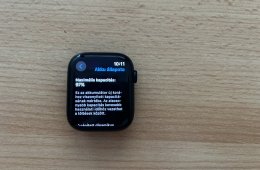 Apple Watch Series 8 GPS 45mm éjfekete alumíniumtok, éjfekete sportszíj 