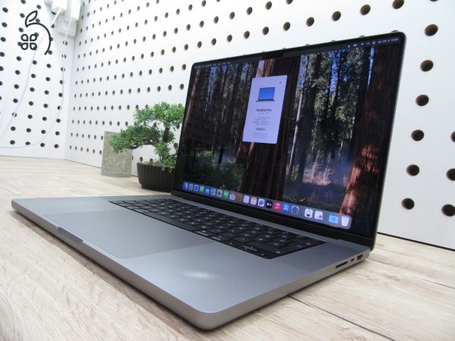 Apple Macbook 16 M1 Pro - 2021 - Használt, jó állapot