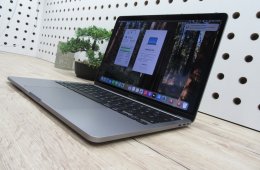 Apple Retina Macbook Pro 13 - 2020 - Használt, újszerű állapot