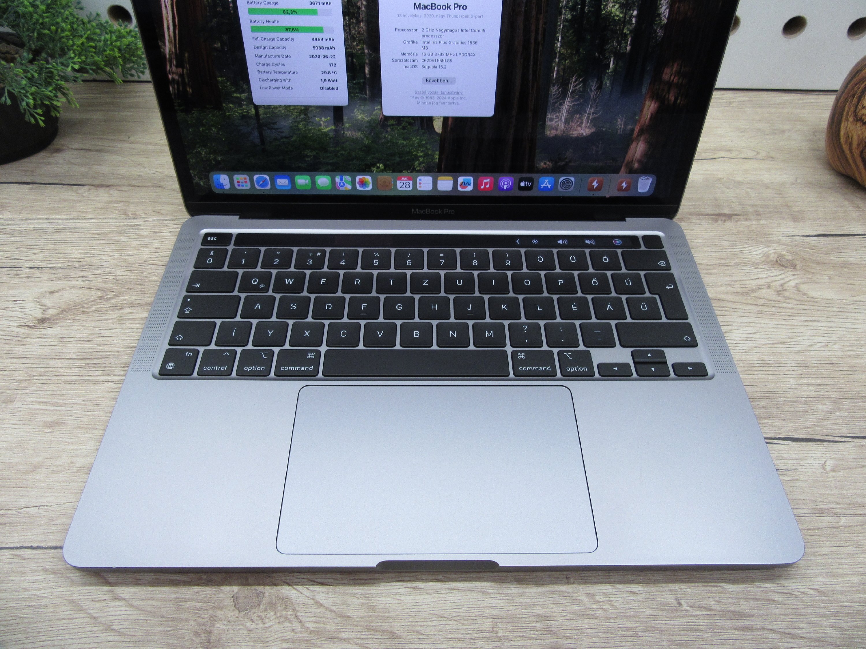 Apple Retina Macbook Pro 13 - 2020 - Használt, újszerű állapot