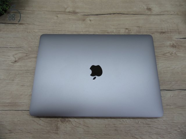 Apple Retina Macbook Pro 13 - 2020 - Használt, újszerű állapot